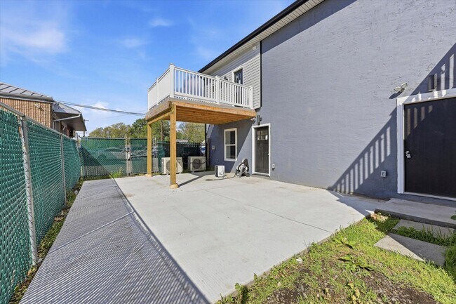 Building Photo - 7406 Bristol Pike