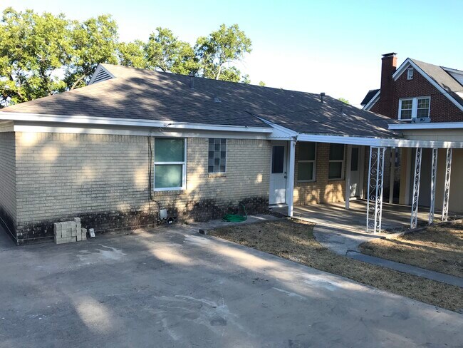 Building Photo - 2725 Forest Park Blvd