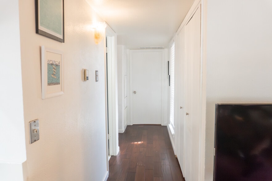 Building Photo - 2505 Wedglea Dr