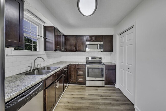 Building Photo - 200 Deerpoint Ct