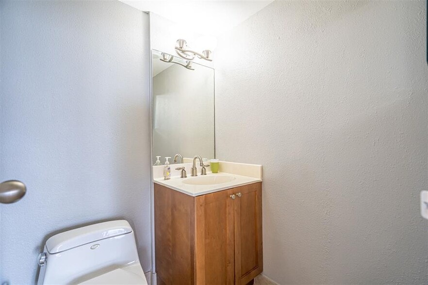 Building Photo - 1830 Embassy Dr