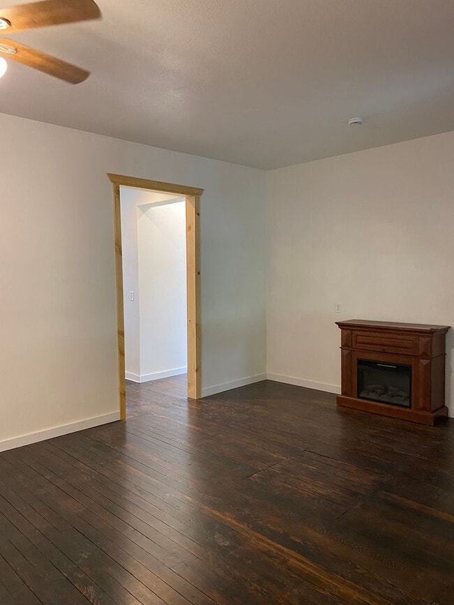 Building Photo - Newly Remodeled Single Family Home in Reardan, WA! Available Now!