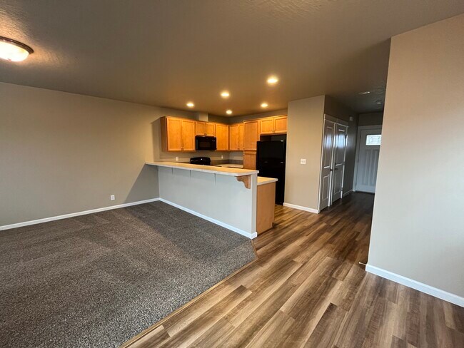 Building Photo - 952 S 58th St