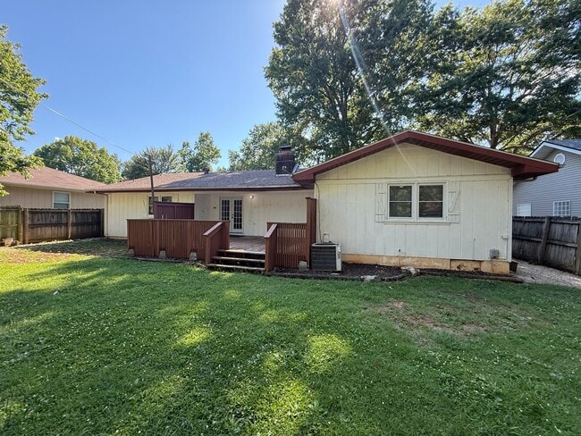Building Photo - 4 Bed 2 Bath Springfield, MO