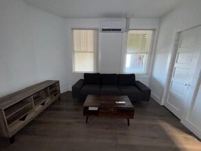 Building Photo - 206 W Main St