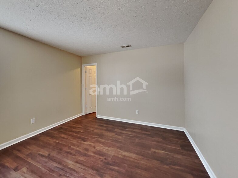 Building Photo - 18834 Planer Dr