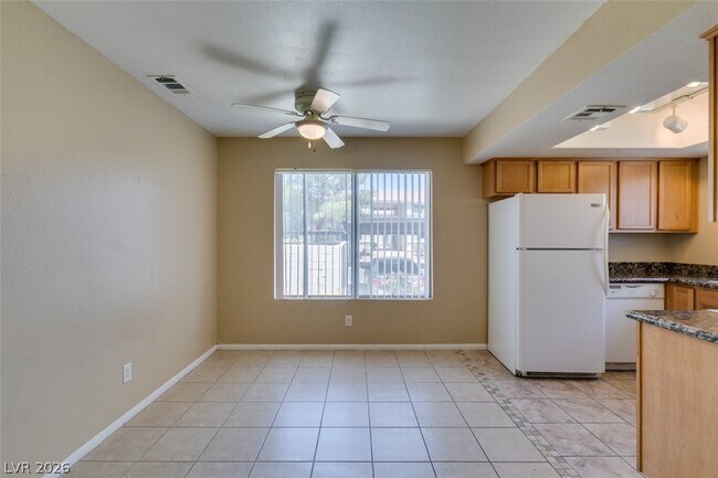 Building Photo - 7300 W Pirates Cove Rd