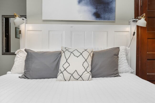 Building Photo - 2819 Shenandoah Ave