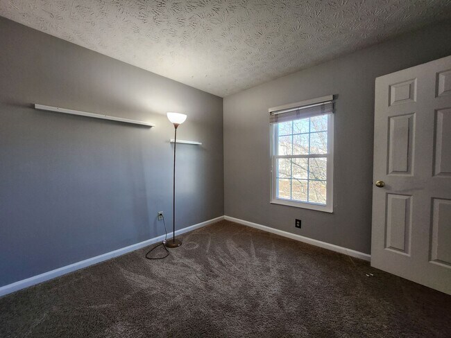 Building Photo - Beautiful 2-Story Home in Northmont School District