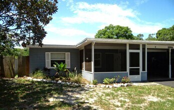 Building Photo - 2 bed, 1.5  bath in a quiet neighborhood