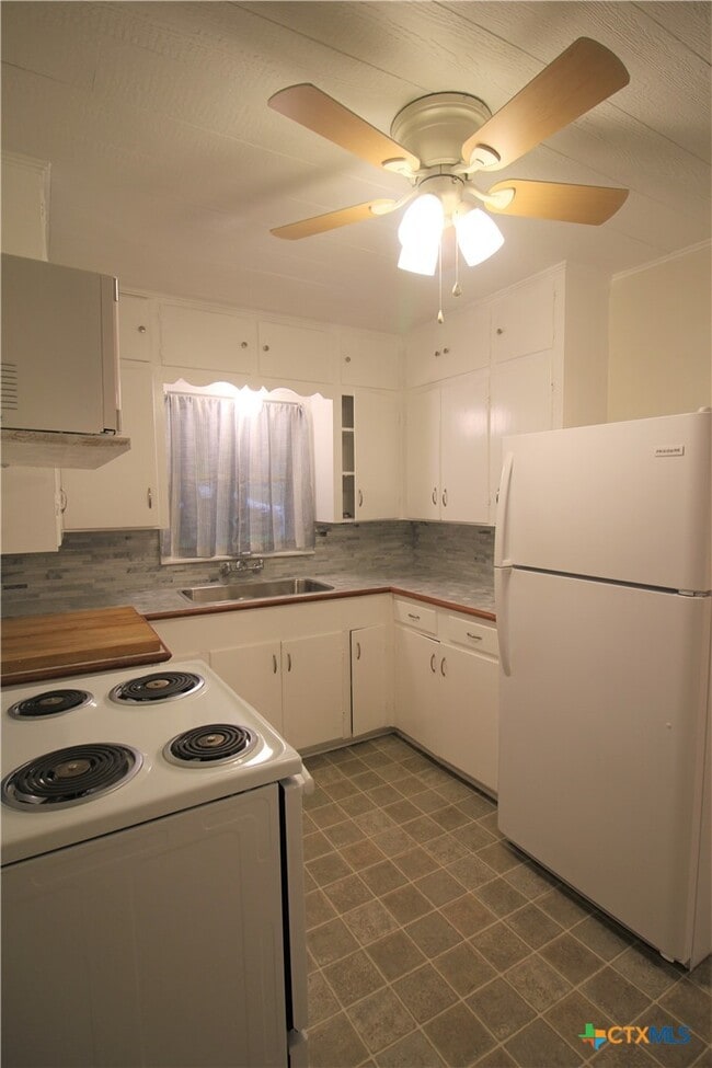 Building Photo - 554 Lee St