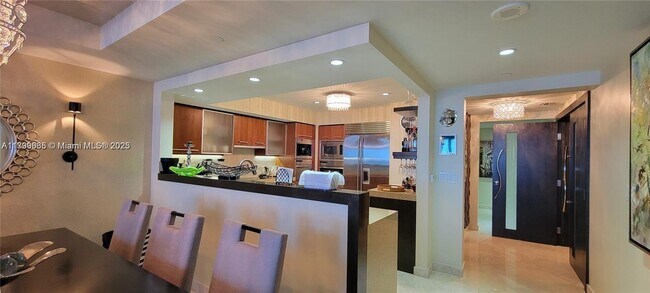 Building Photo - 1331 Brickell Bay Dr