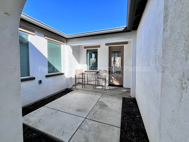 Building Photo - 5597 E Edna Ave