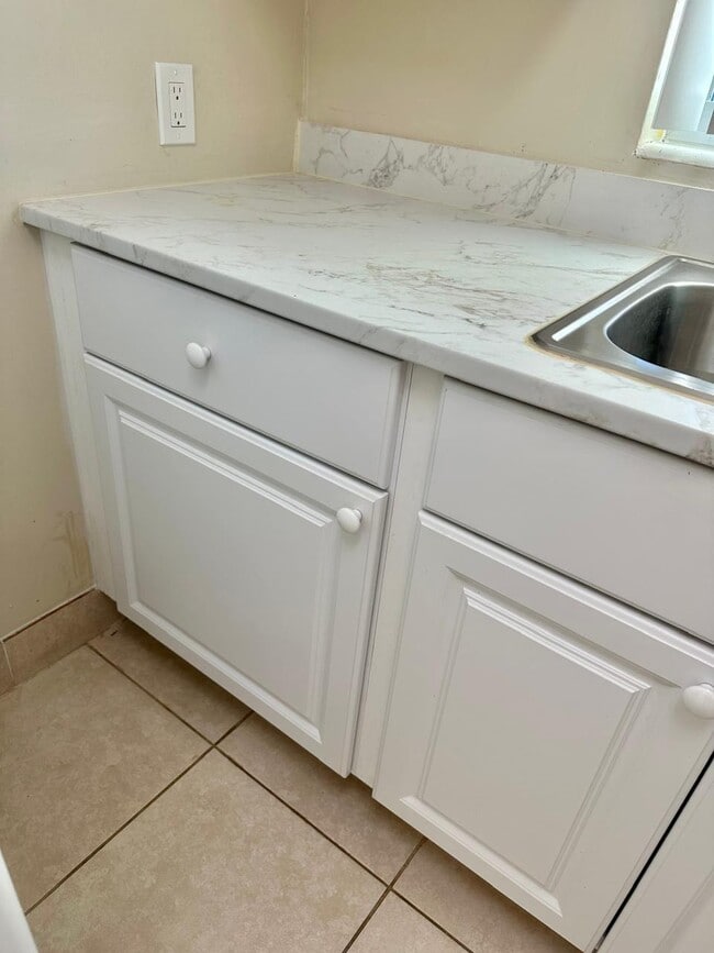 Building Photo - 616 S 6th St