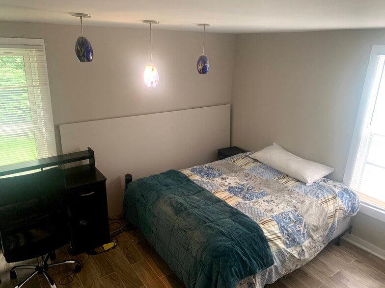 Building Photo - 108 Saint Charles St