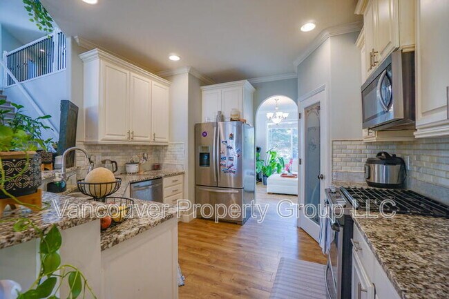 Building Photo - 4404 NE 98th Cir