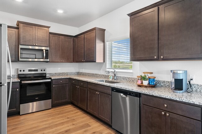 Building Photo - 956 Camelia Grv Ct