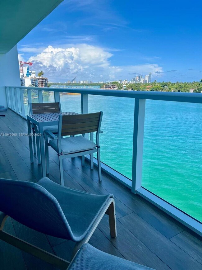 Building Photo - 9821 E Bay Harbor Dr