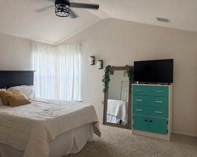 Building Photo - 5393 Hartson