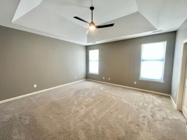 Building Photo - Beautiful 4 Bedroom 3 Bath Home in Lake Forest!