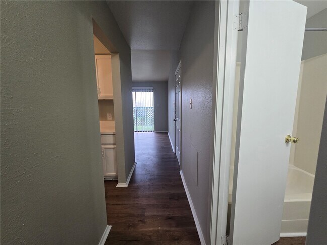 Building Photo - 394 Duroux Rd