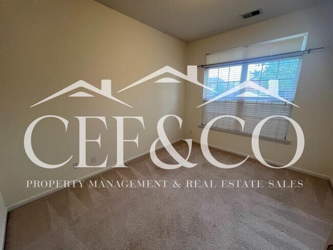 Building Photo - Spacious 3-Bedroom, 2-Bathroom Home in Rock Springs Community