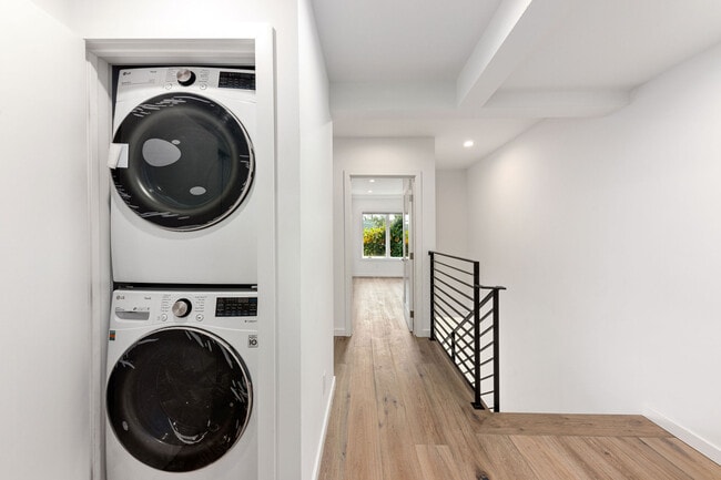 Building Photo - 275 Castro St