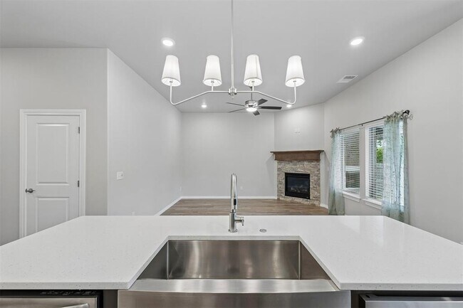 Building Photo - 16129 Villa Valeria Way