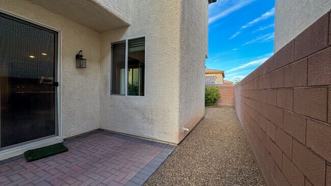 Building Photo - 4-bed, 2.5 bath, 2,498 sq ft home in Mount...