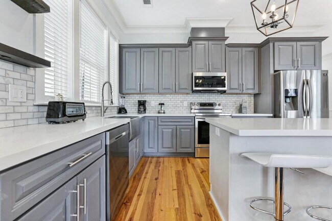 Building Photo - 1212 Carondelet St