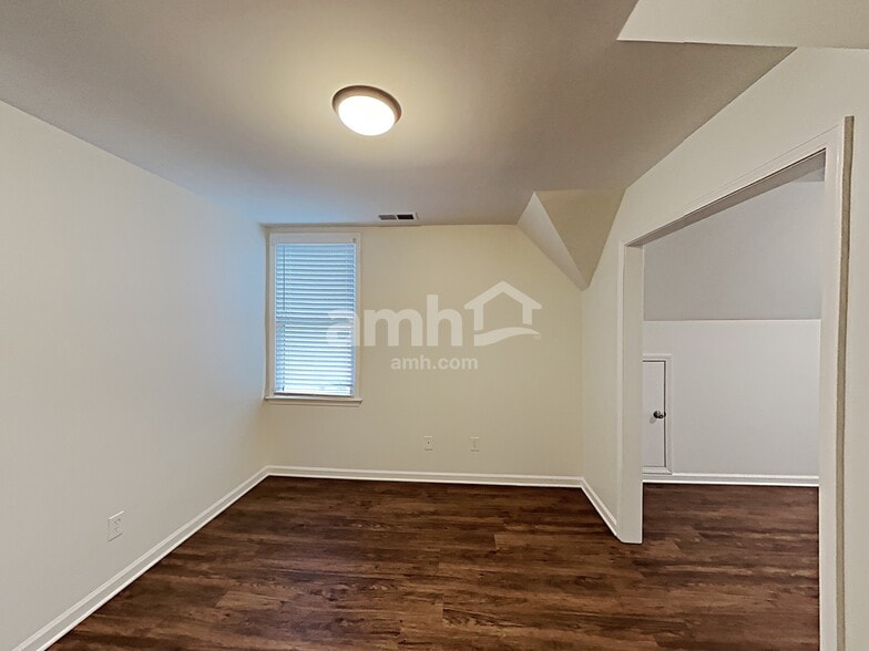 Building Photo - 503 Oriole Farm Trail