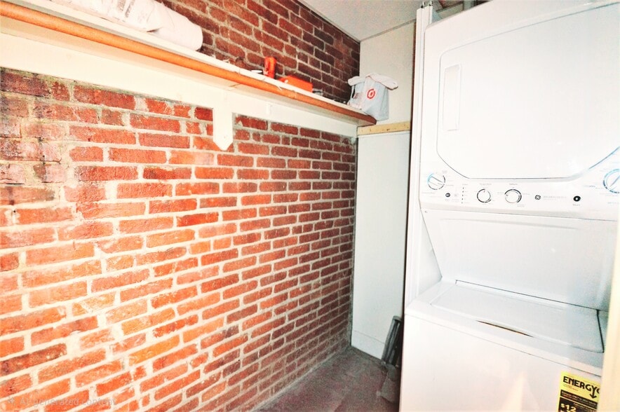 Building Photo - 27 Saint Marys Ct