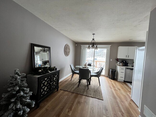 Building Photo - Beautiful 2 Bedroom with an office, 2.5 Ba...