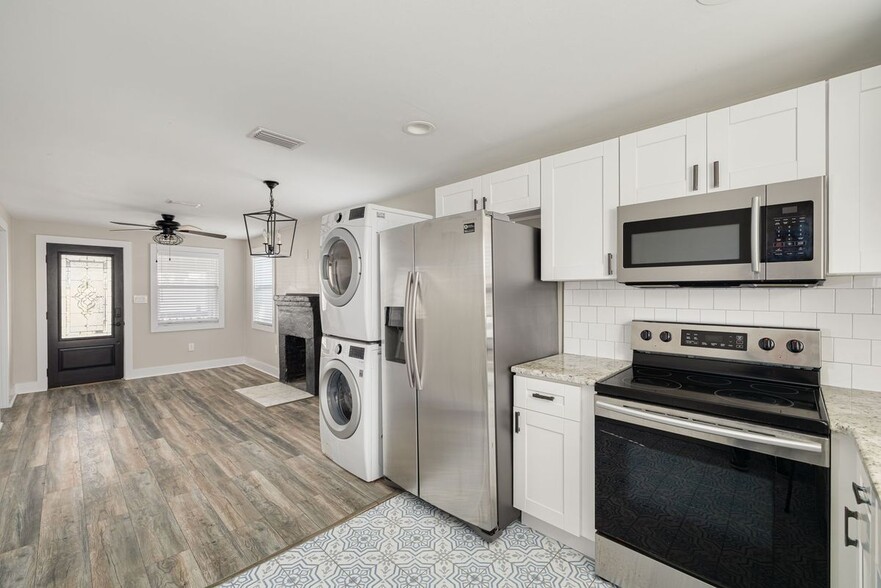 Building Photo - 106 W Haya St