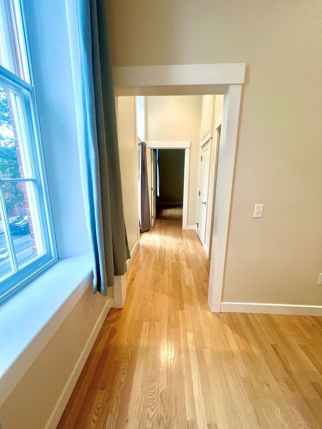 Building Photo - Putnam Block Hotel - One Bedroom Apartment, Available NOW - $1,950