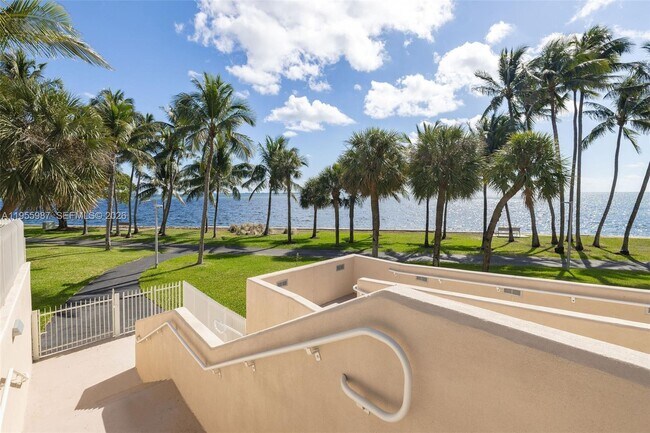 Building Photo - 1 Grove Isle Dr