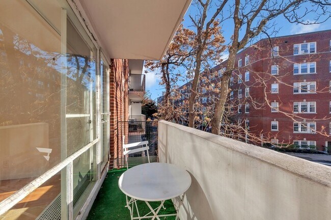 Building Photo - 31 Concord Ave