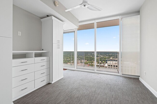 Building Photo - ** 2 MONTHS OF FREE RENT ** Living the Sky Life in Downtown Raleigh! 1 BE/1 BA Condo on the 32nd ...
