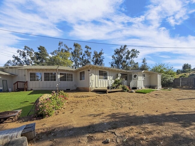 Building Photo - 3053 Quail Rd