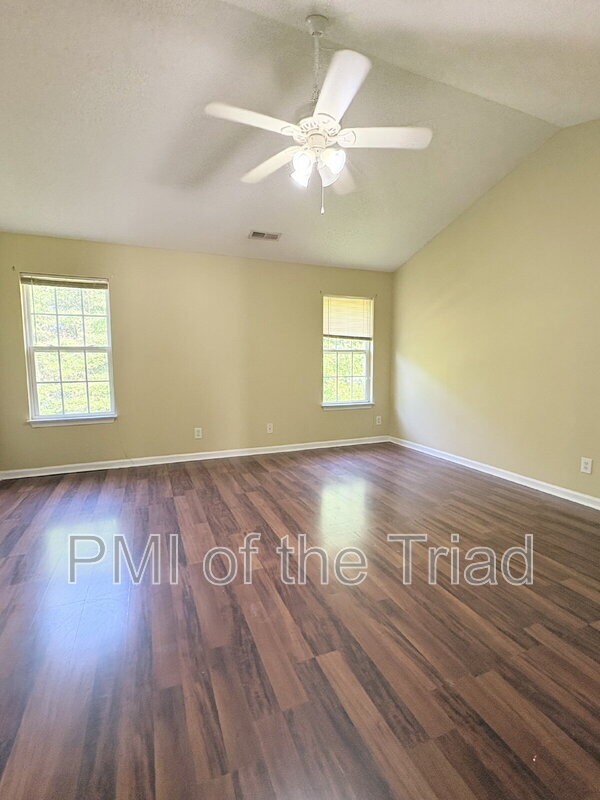 Building Photo - 152 Drewsbury Dr