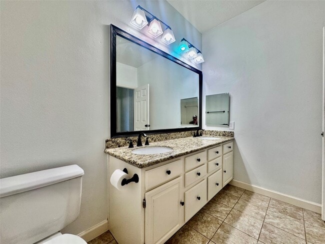 Building Photo - 2123 Hollow Reef Cir