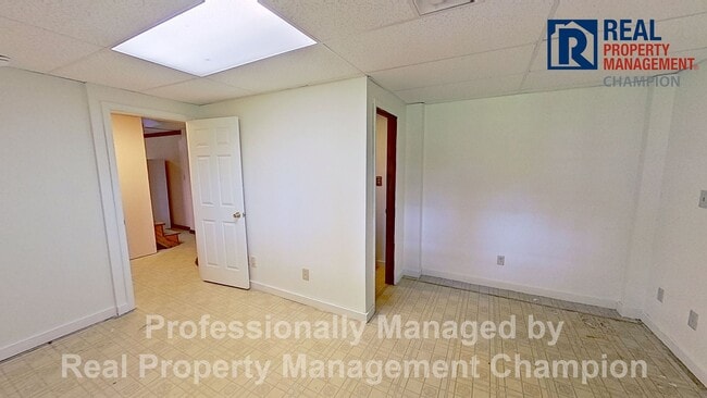 Building Photo - Charming Water Front Home with Private Dock