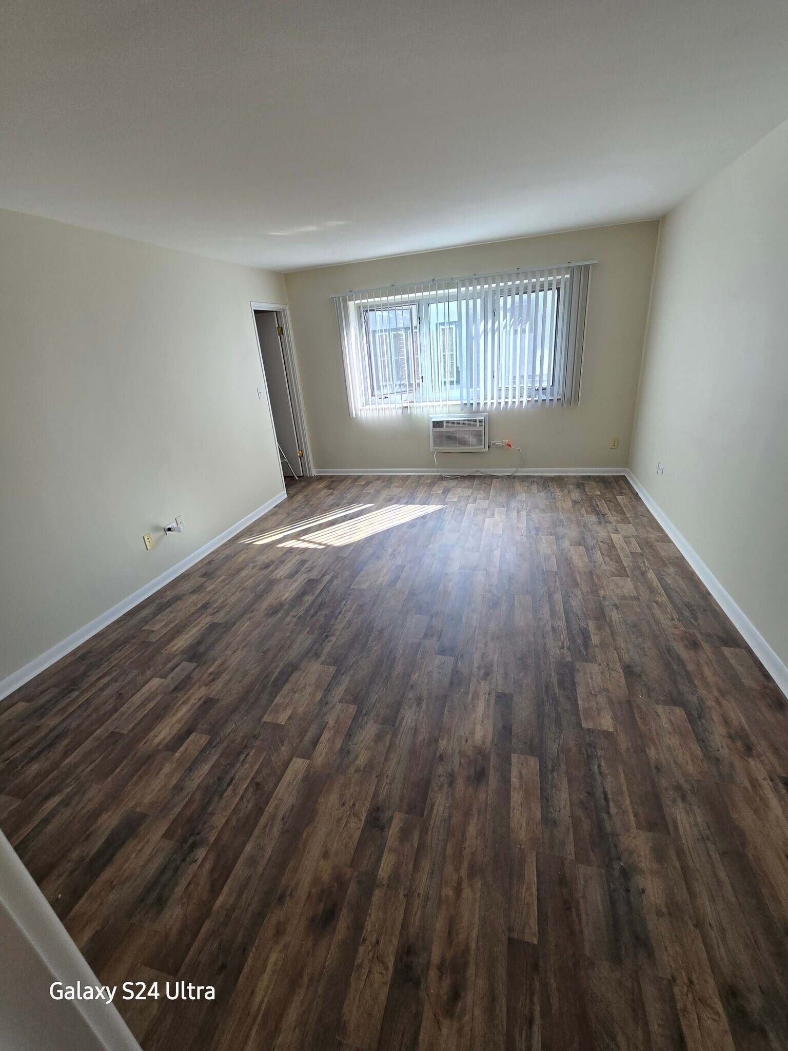 Building Photo - 401 S Grove Ave