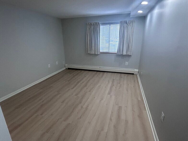 Building Photo - 131 Coolidge Ave