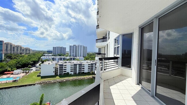 Building Photo - 3530 Mystic Pointe Dr