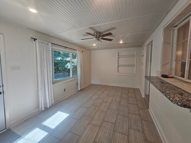 Building Photo - 4093 Hilldale Ave