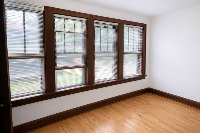 Building Photo - 1027 Jenifer St