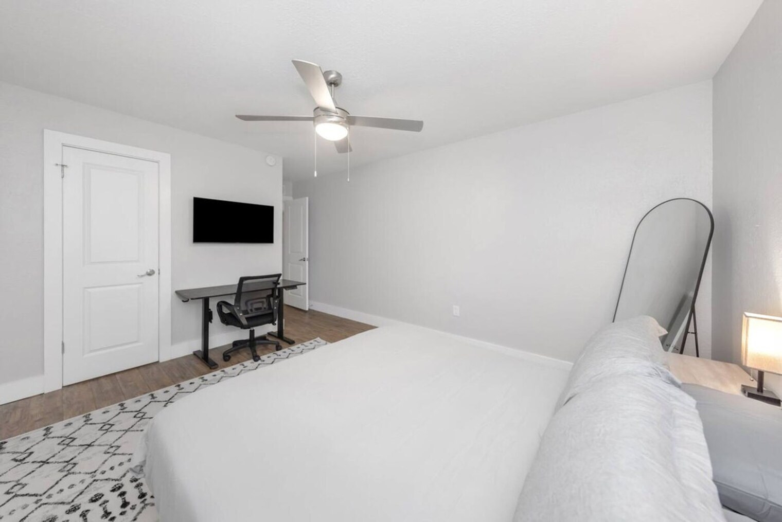 Building Photo - 4307 W Kennedy Blvd