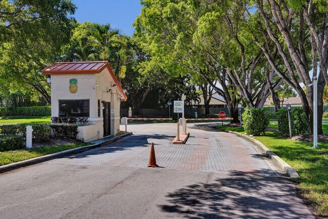Building Photo - 820 NW 21st Way