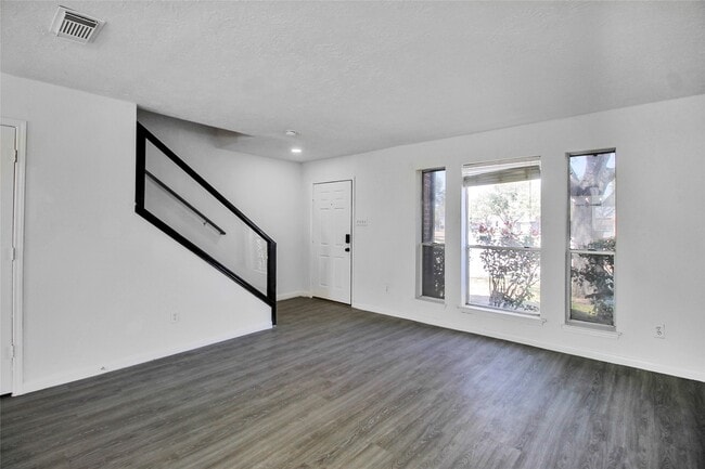 Building Photo - 511 Chaseway Dr